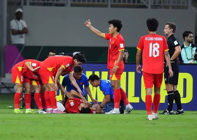 Hình ảnh một người dùng đang điều chỉnh cài đặt quyền riêng tư và cookie trên trình duyệt của họ, thể hiện khả năng kiểm soát dữ liệu cá nhân.